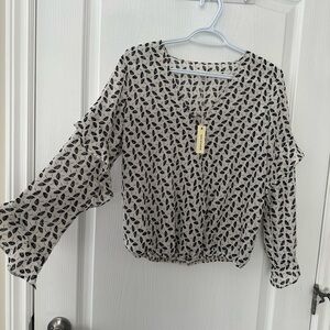 NWT Chic Black and White Patterned Women's Top